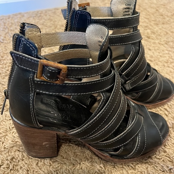 Freebird Claw Boot - Picture 2 of 4